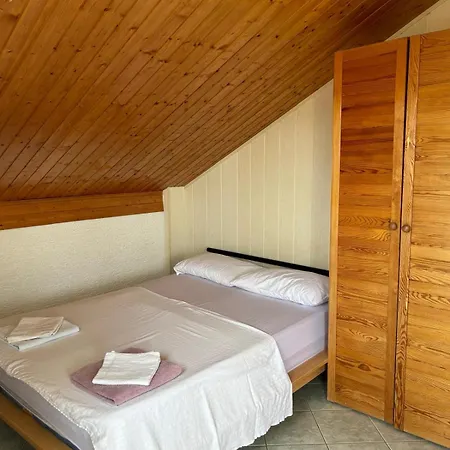 Manda & Marko Juric 3* Seline