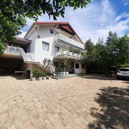 Manda & Marko Juric 3* Seline