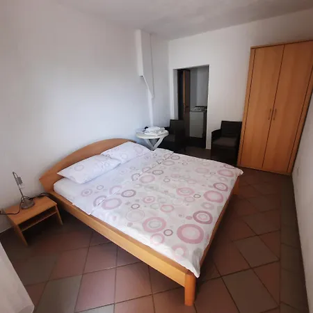 Manda & Marko Juric Gostinjska kuća Seline